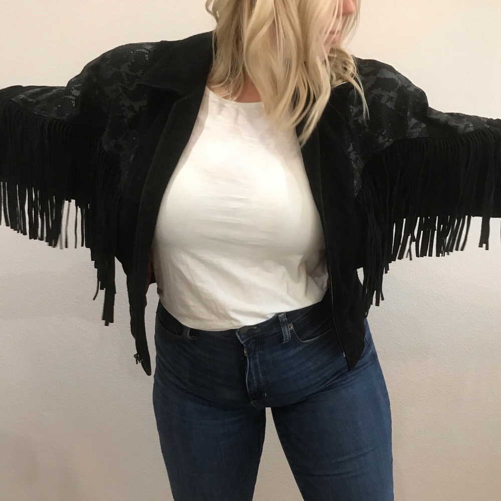 Chia Cropped black leather suede fringe jacket size L